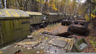 Illustration for article titled Excellent pictures of abandoned Russian military vehicles found in the woods